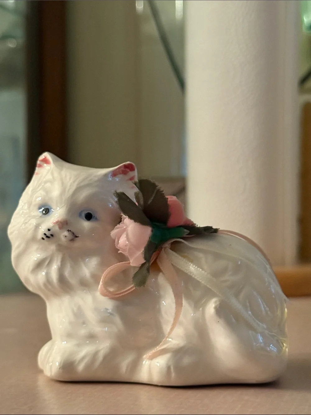 1990 Vintage Persian Cat with Pink Floral Accent